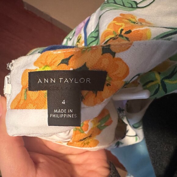 Beautiful Floral Ann Taylor dress - Picture 5 of 5